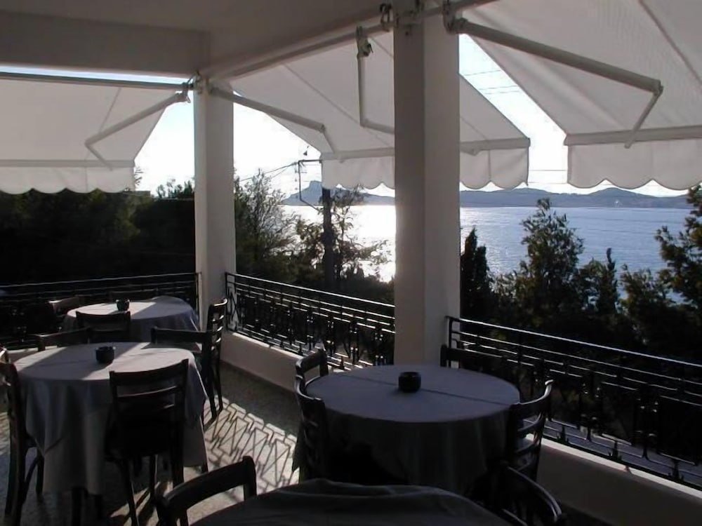 Oasis Hotel 25/25