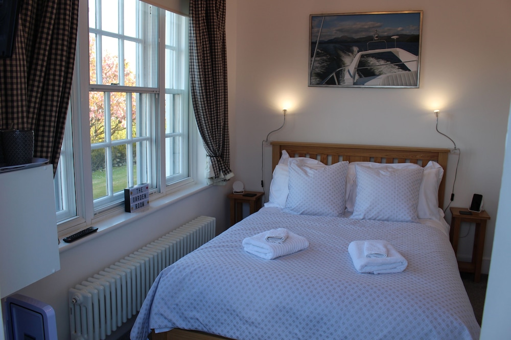 South Stack Coastal Retreats 3/50