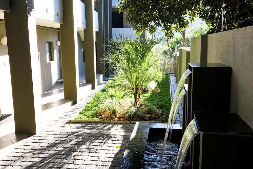Hillside Executive Accommodation 47/59