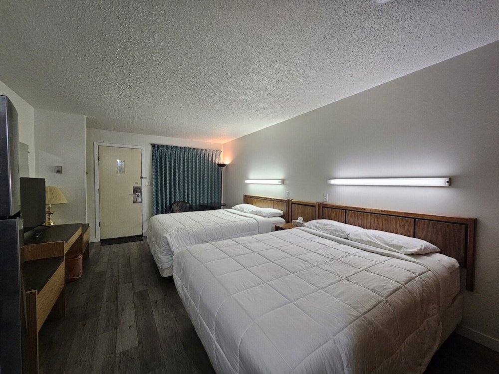 Howard Johnson by Wyndham Edson 26/57