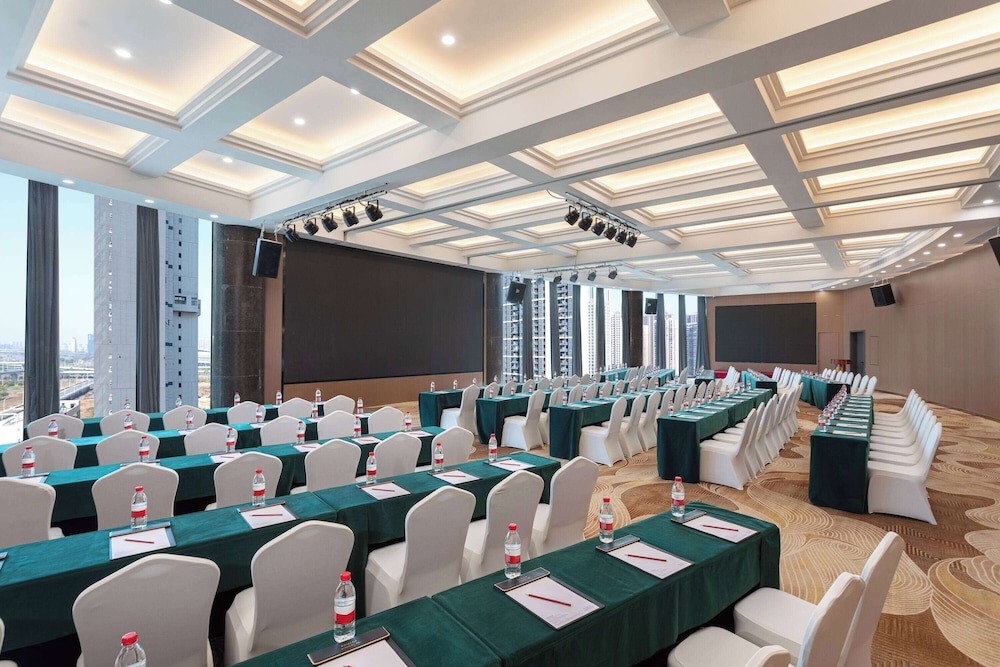 Ramada Plaza by Wyndham Wuhan Dongxi Lake 35/40