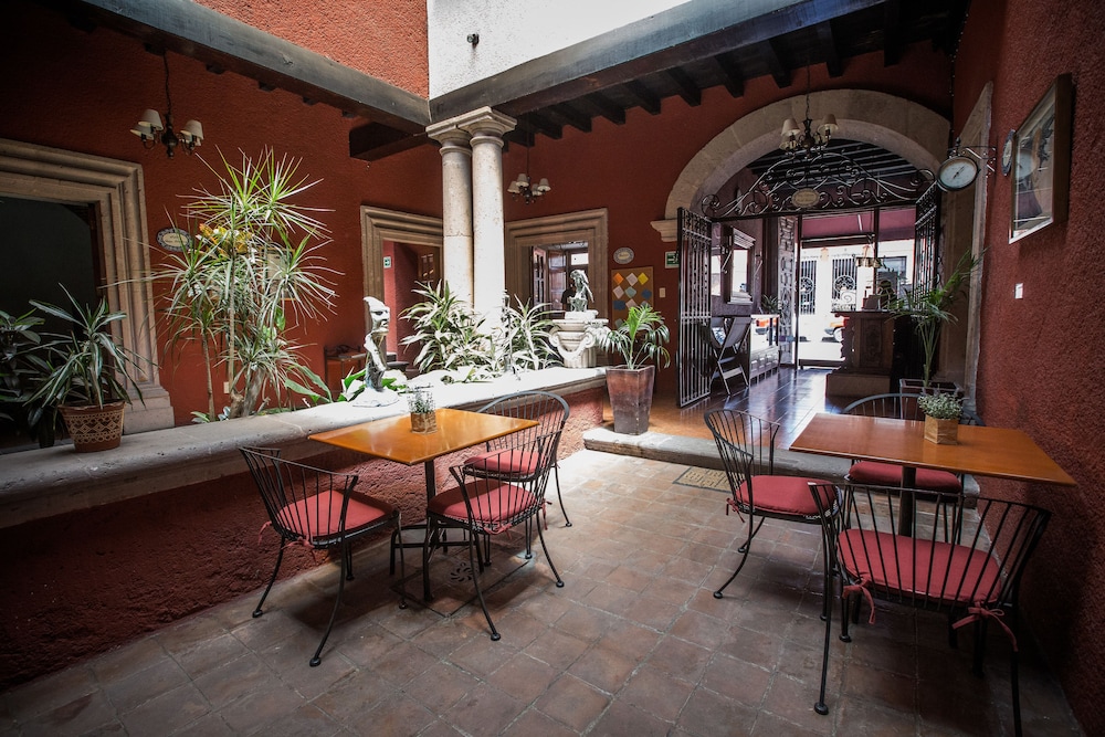 Portico Cultural Hotel 47/63