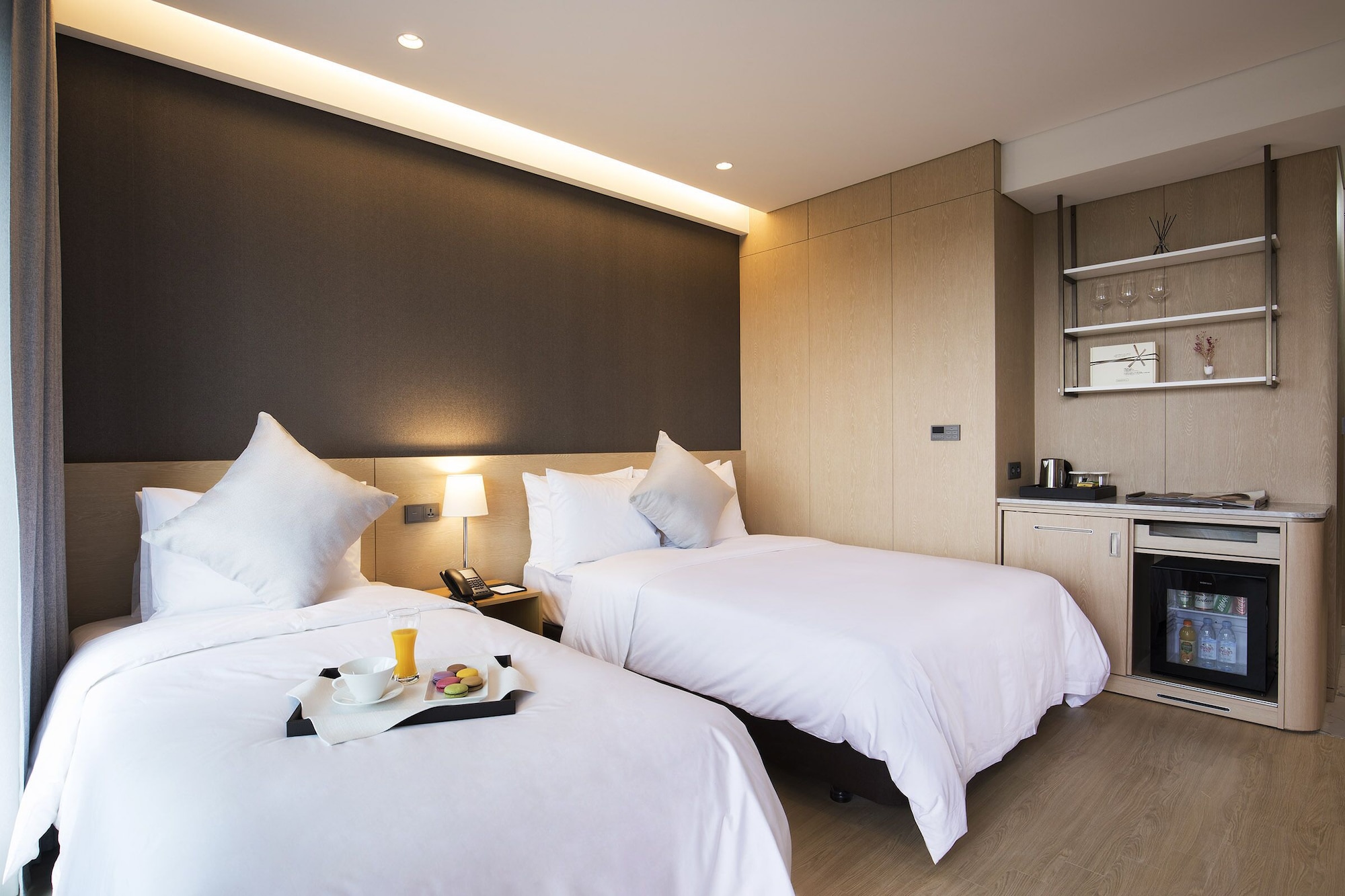 Superior, Twin Beds, 1 Double and 1 Single Bed, St. John's Hotel 4/9