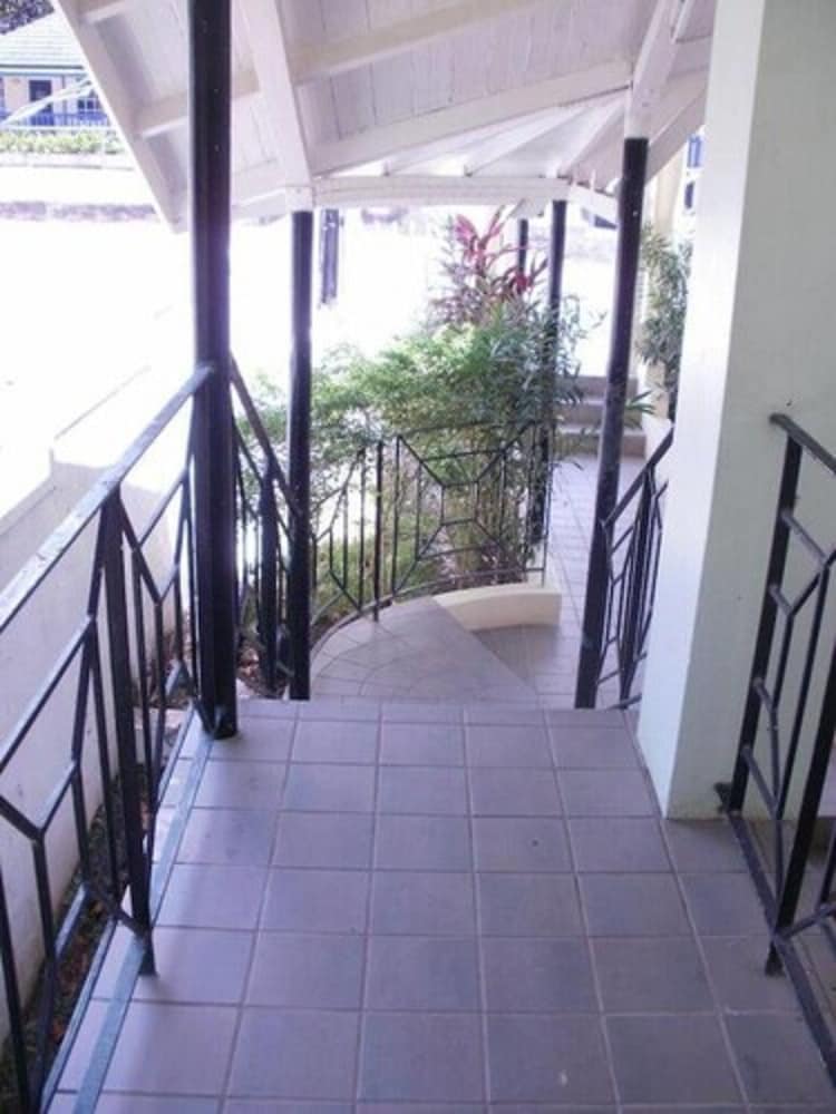 Pineapple Court Hotel 23/36