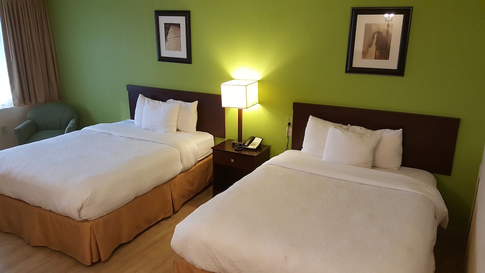 Airport Waterfront Inn 10/59