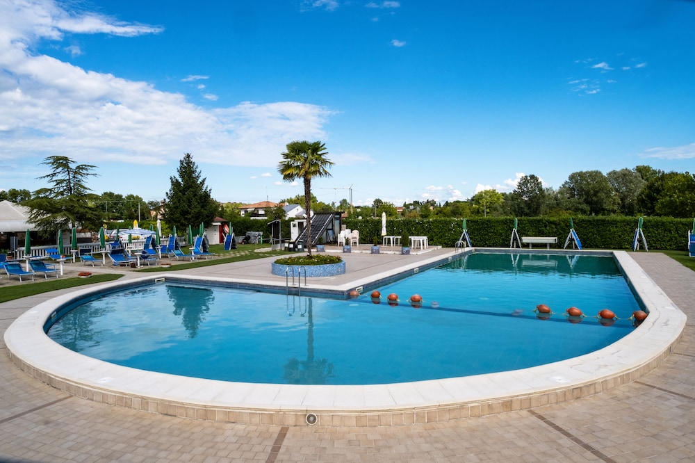 Hotel Villa Sara 37/60