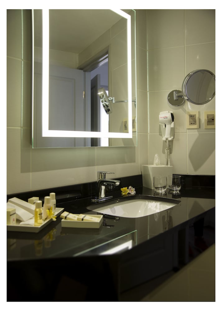 CASA GRANDE SUITES 40/42