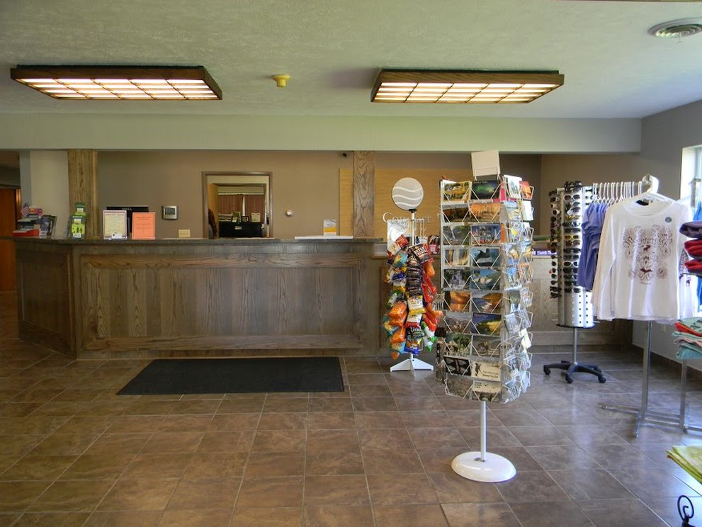 Boarders Inn & Suites by Cobblestone Hotels - Munising 5/51