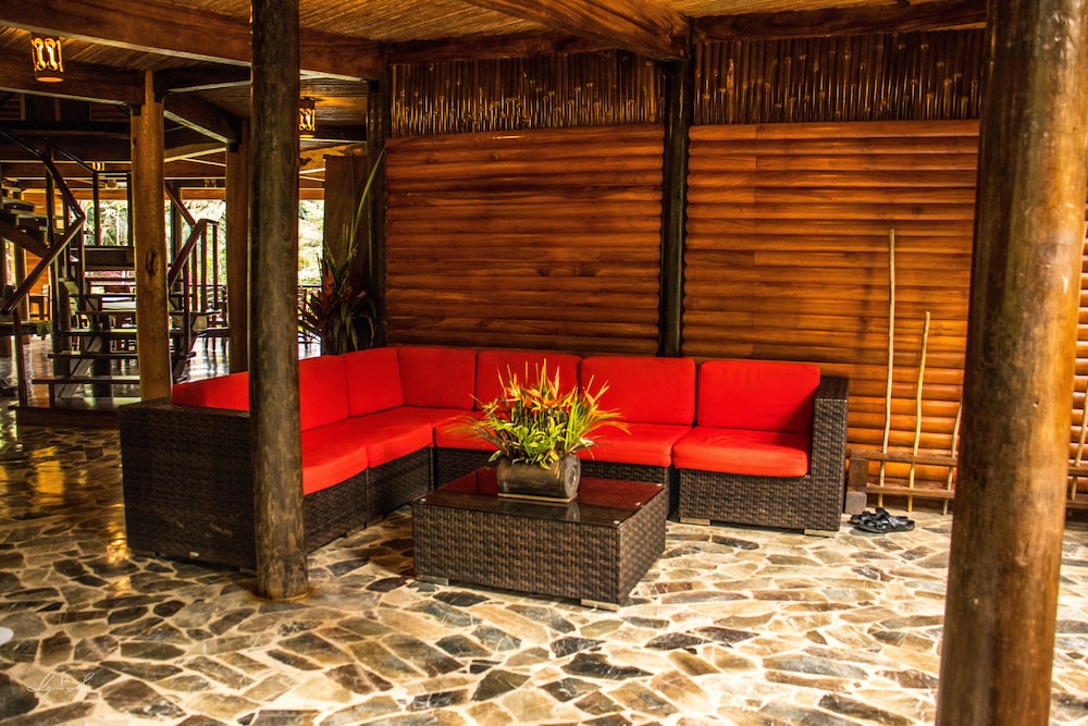 Macaw Lodge 11/64