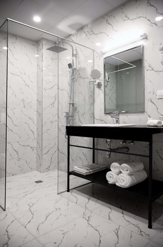 The Terrace Boutique Hotel 42/43