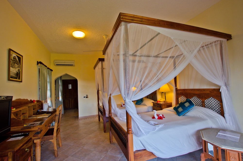 Bluebay Beach Resort & Spa 12/52
