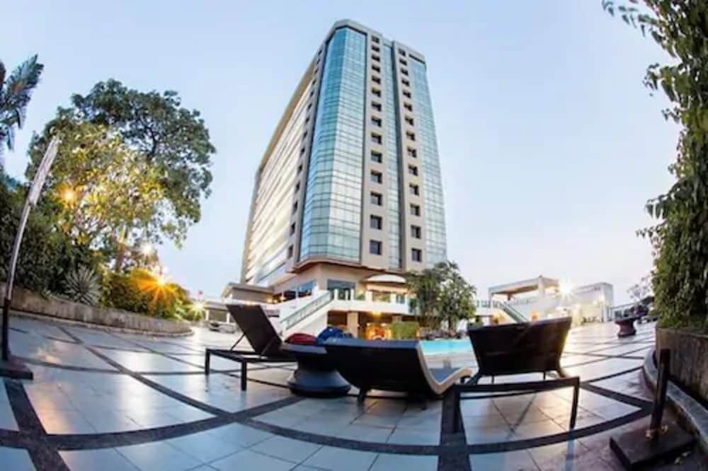 Twin Lotus Hotel 2/68