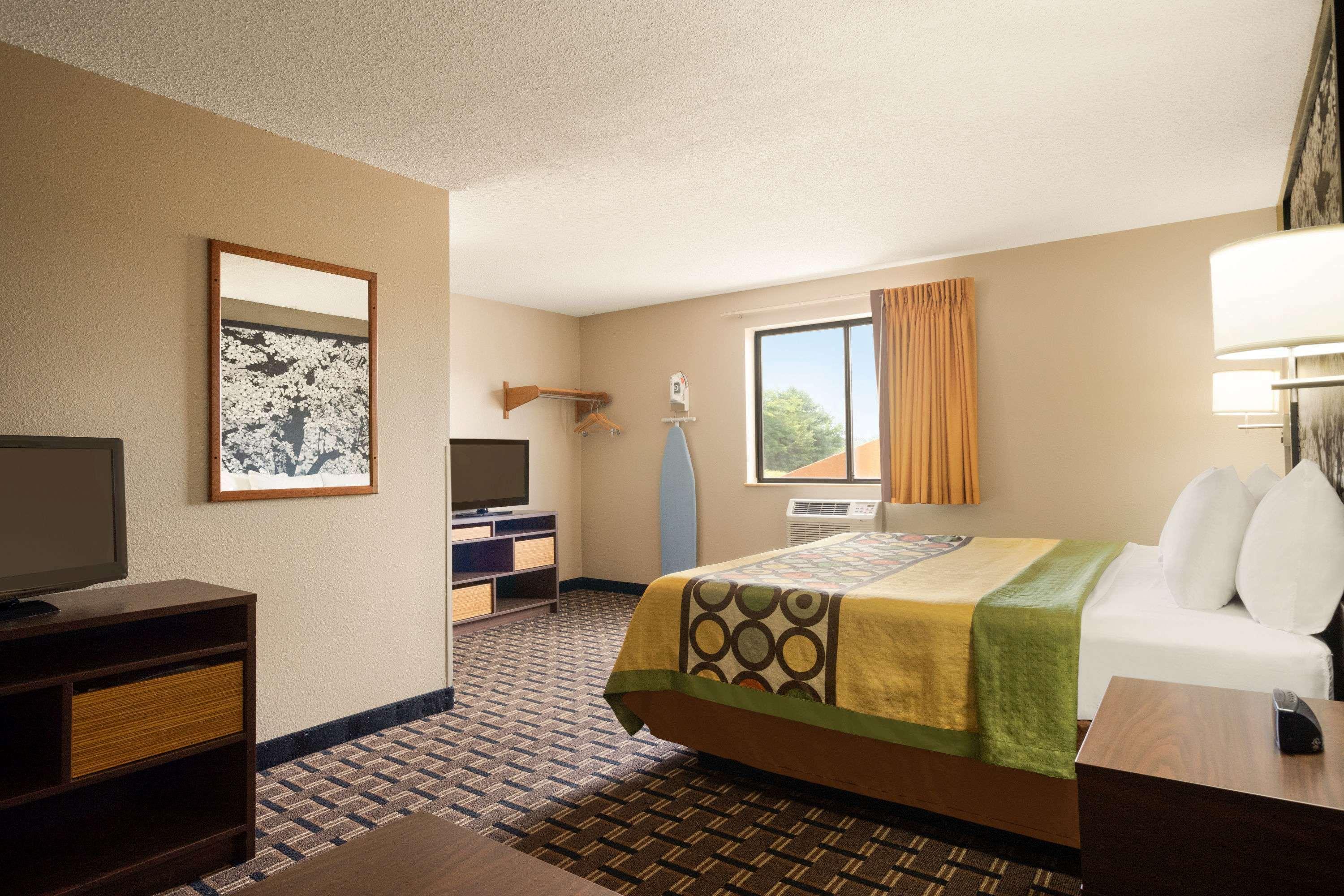 Suite, King Bed