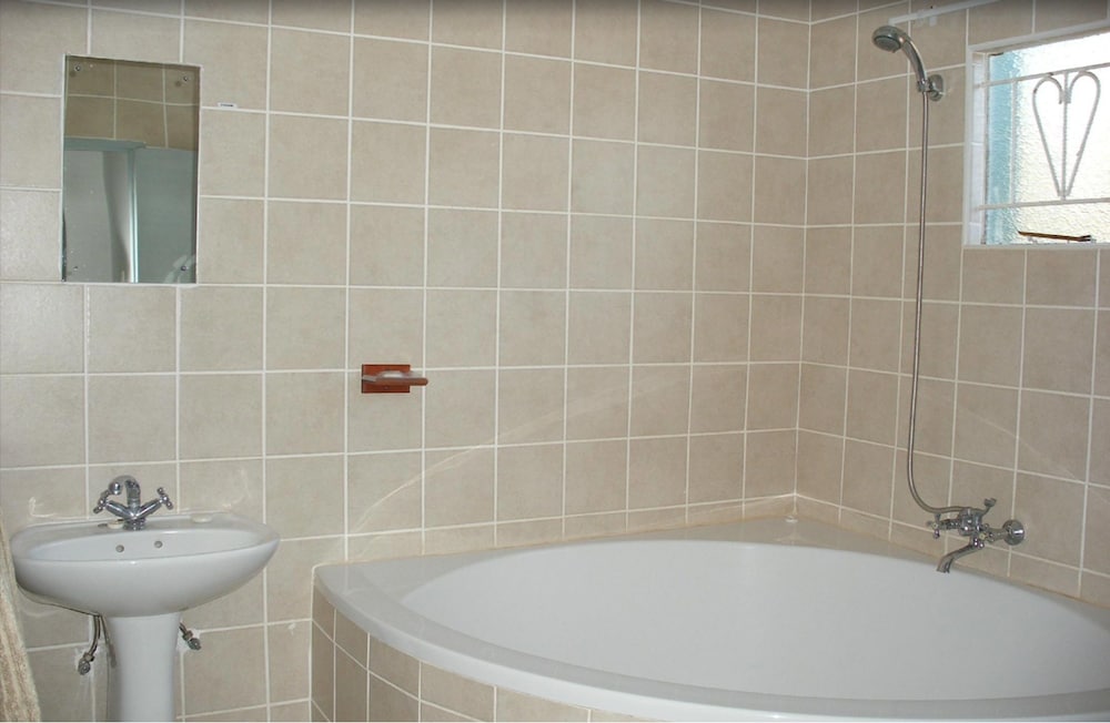 Gloria Apos S Bed And Breakfast 48/50