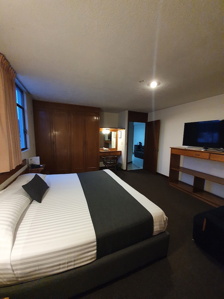 Estanza Hotel and Suites 9/58