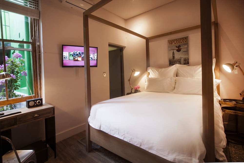 The Grey Hotel 24/78