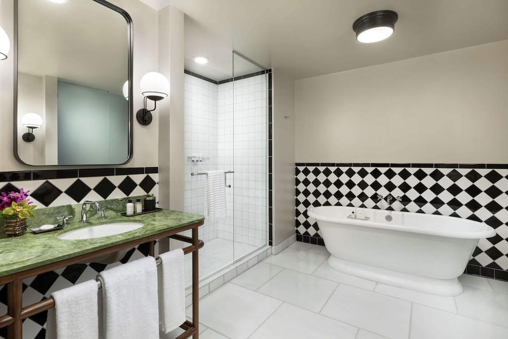 The Candler Hotel Atlanta Curio Collection by Hilton 15/55