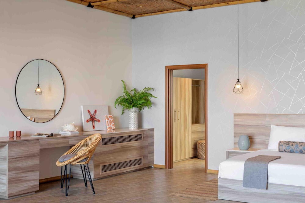 Anantara World Islands Dubai Resort 24/78