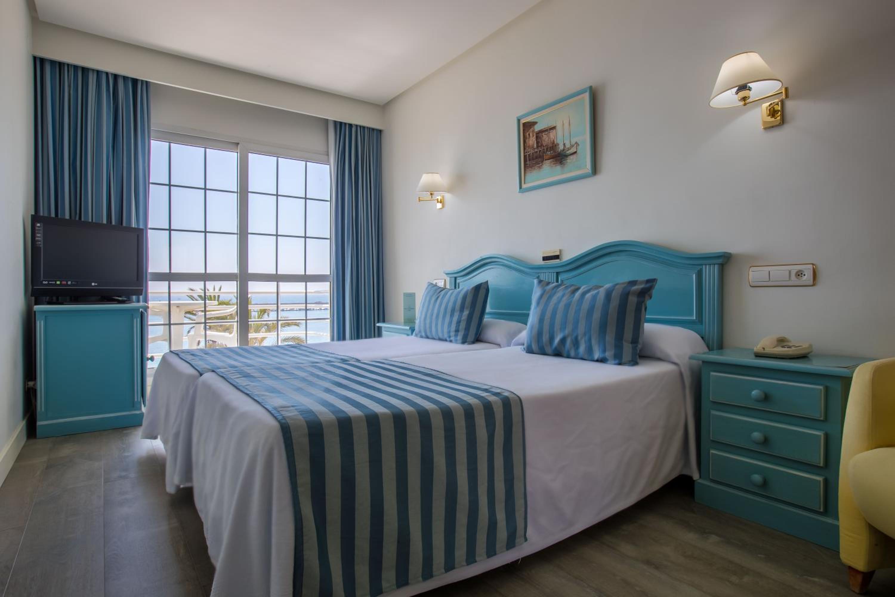 غرفة مفردة بإطلالة على البحر، Villa de Laredo Hotel 2/4
