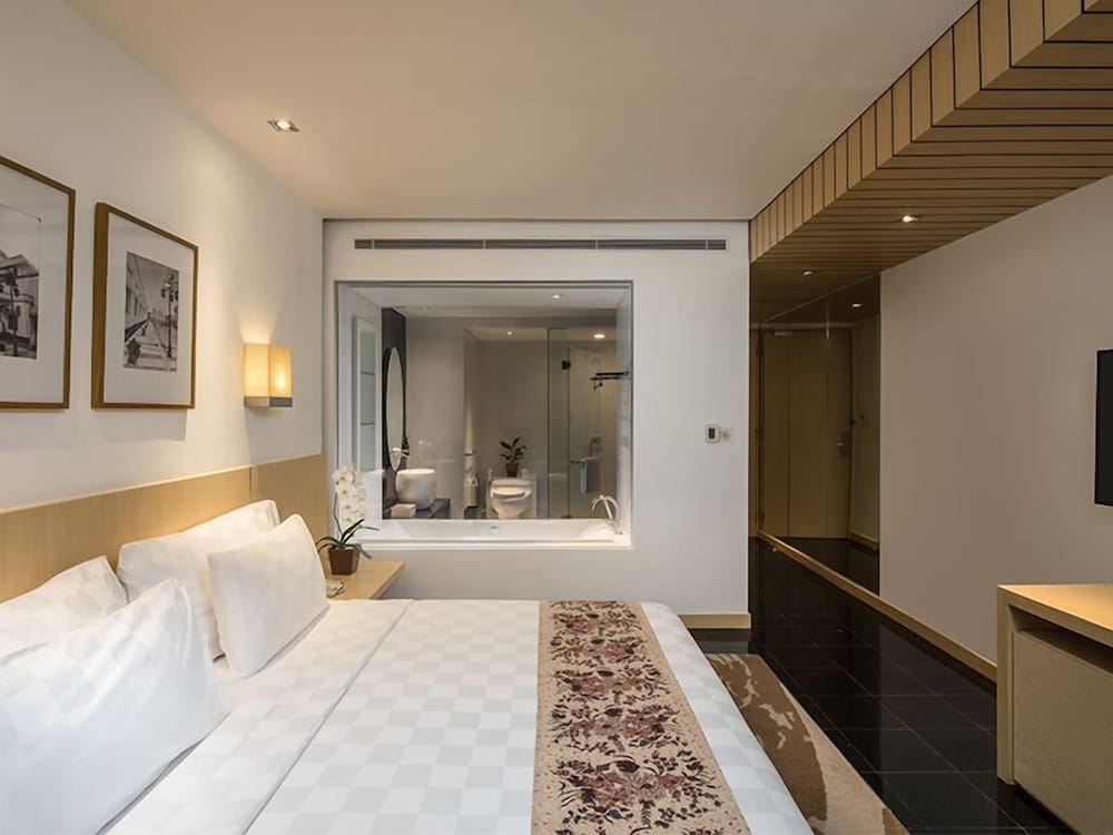 PREMIER, KING BED, BALCONY