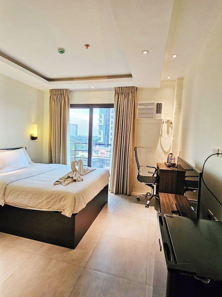 Valentino's Hotel 14/47