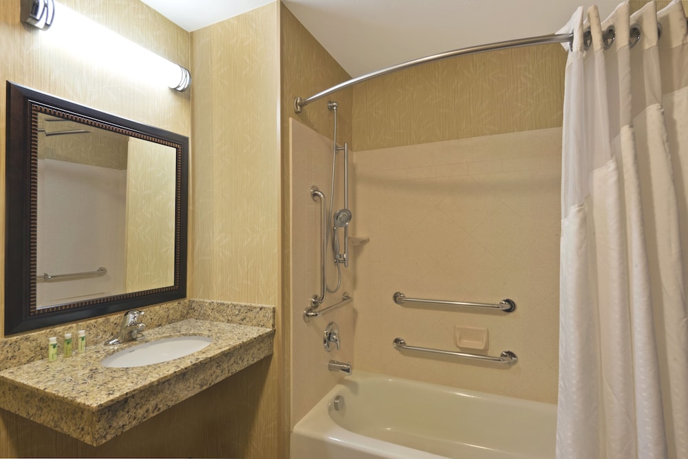 Holiday Inn Express Hotel Suites Richfield 28/62