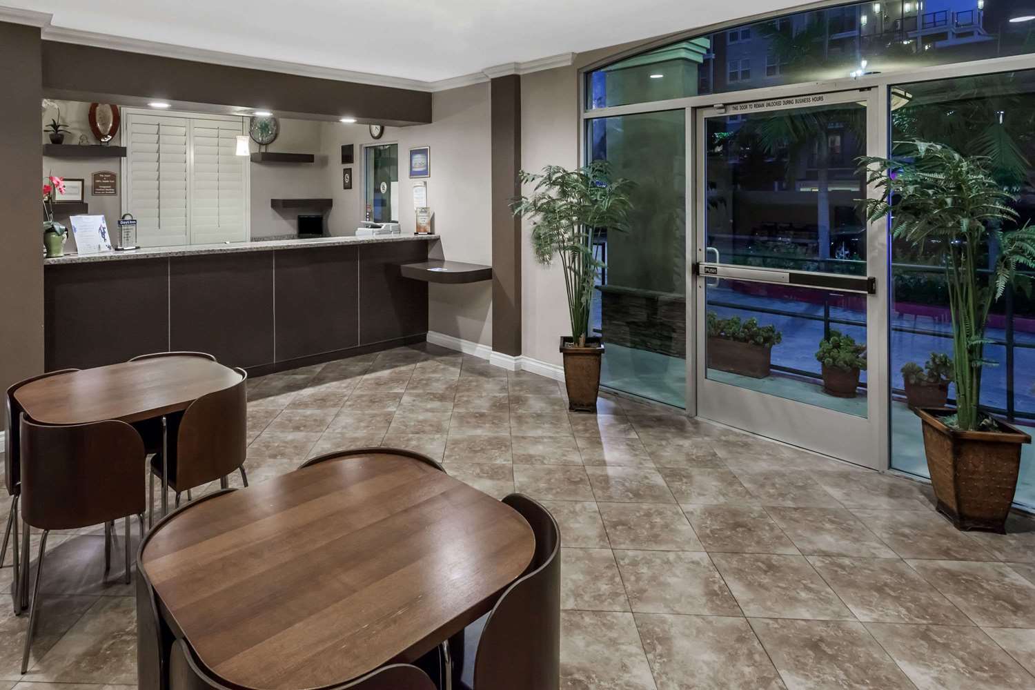 Harbor Inn And Suites 13/17