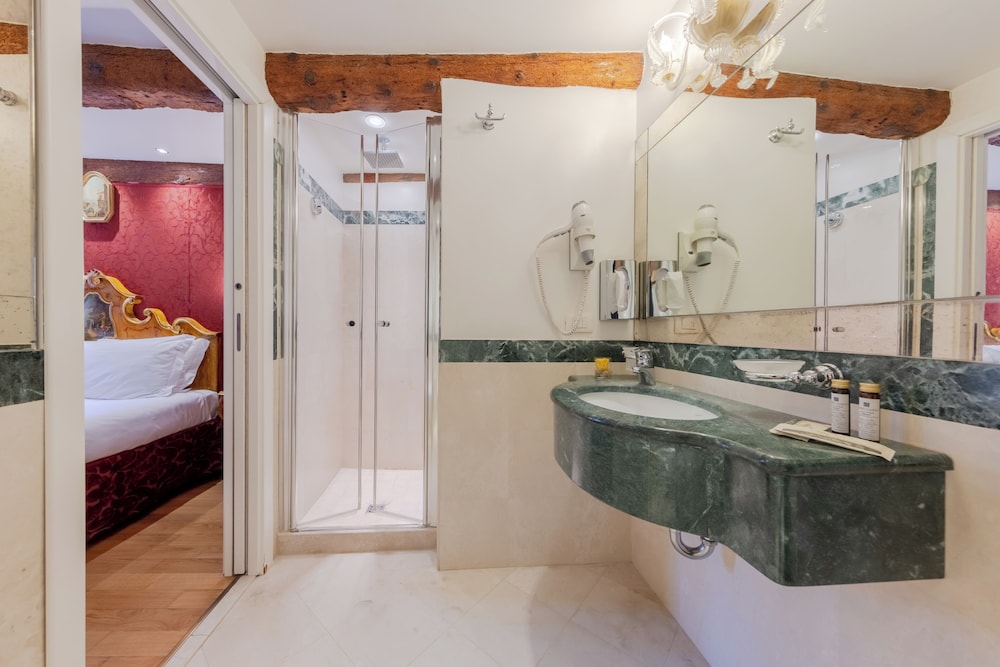 Classic, King Bed, Ca Dell Arte Hotel 9/10
