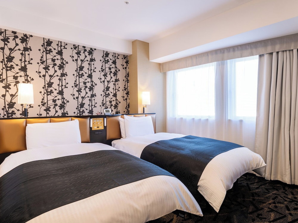 ROOM, TWIN BEDS
