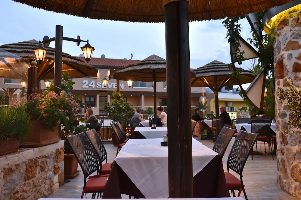 24 Seven Boutique Hotel 24/45