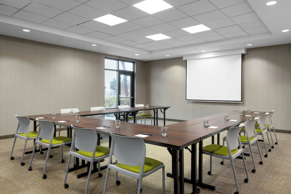 Springhill Suites Fresno 38/46