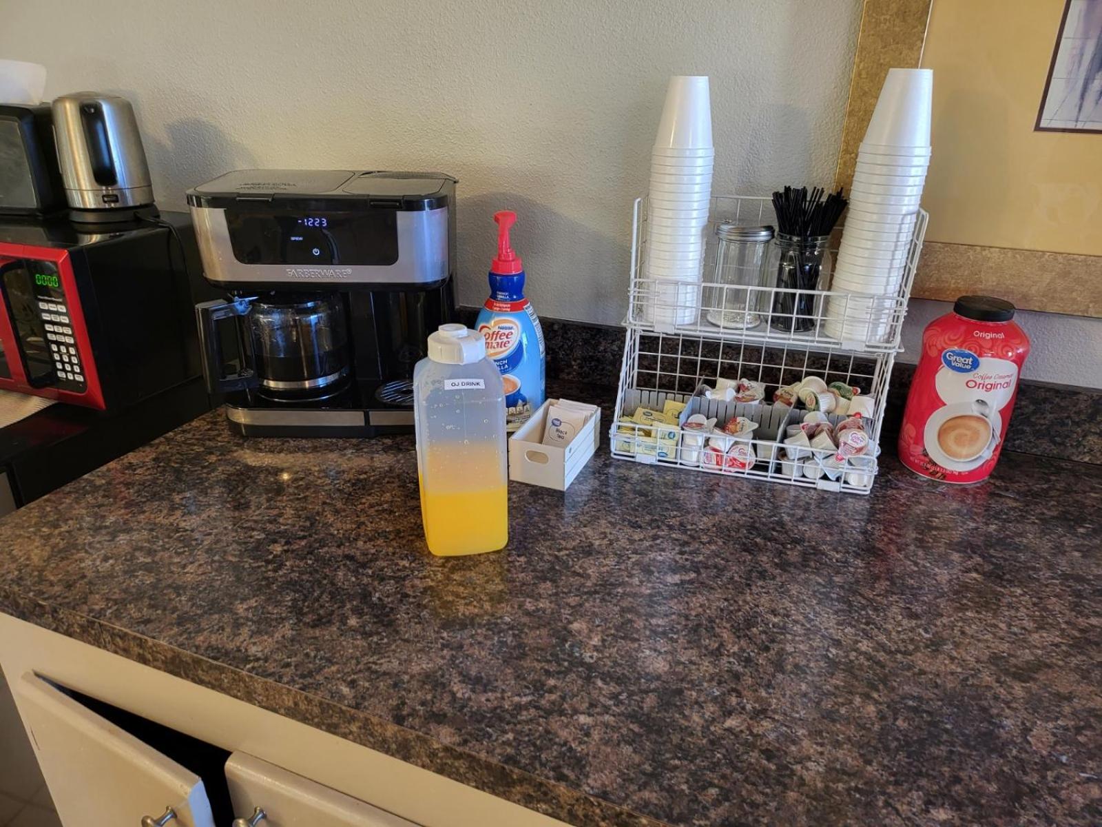 Blue Ribbon Inn and Suites 20/26