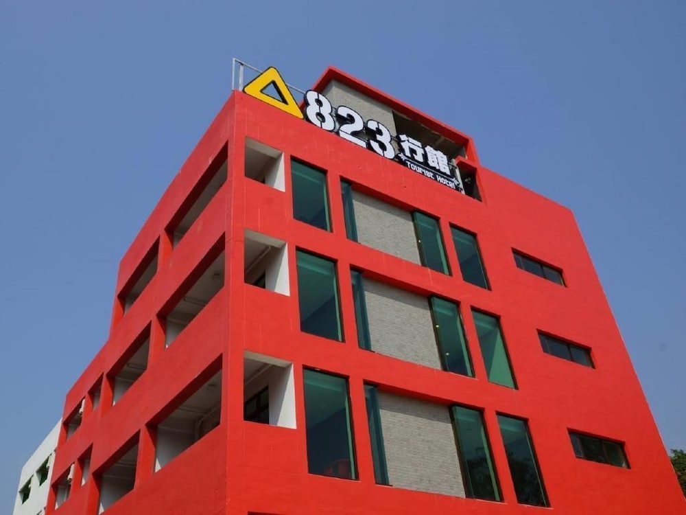 823-Tourist Hotel 4/64