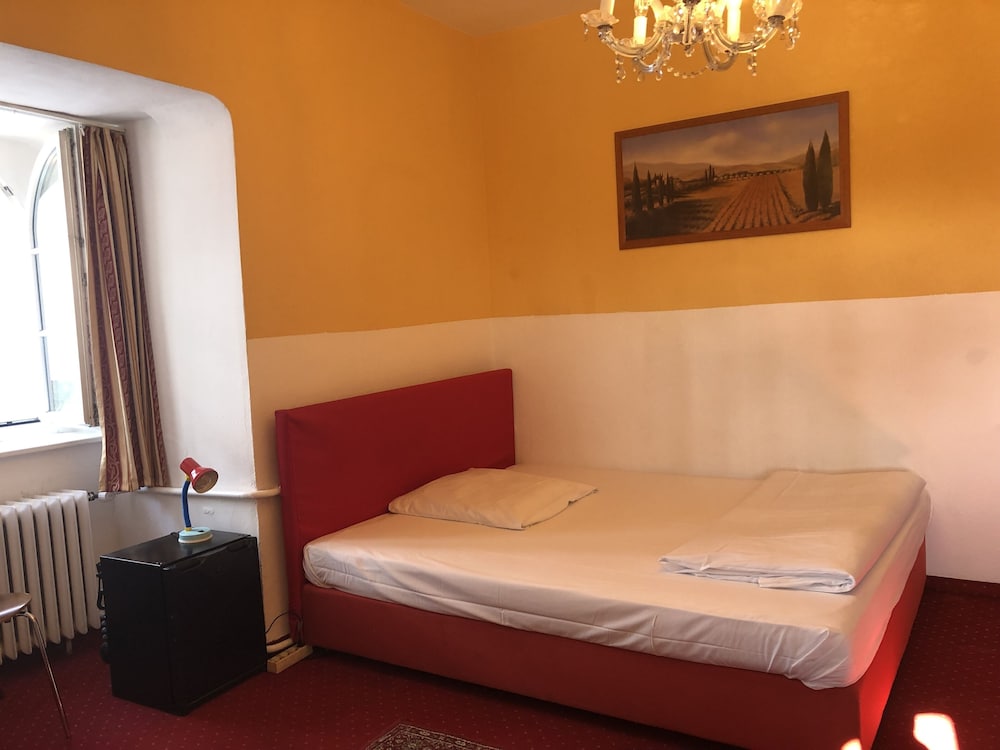 Family, 1 Single and 2 Double Beds
