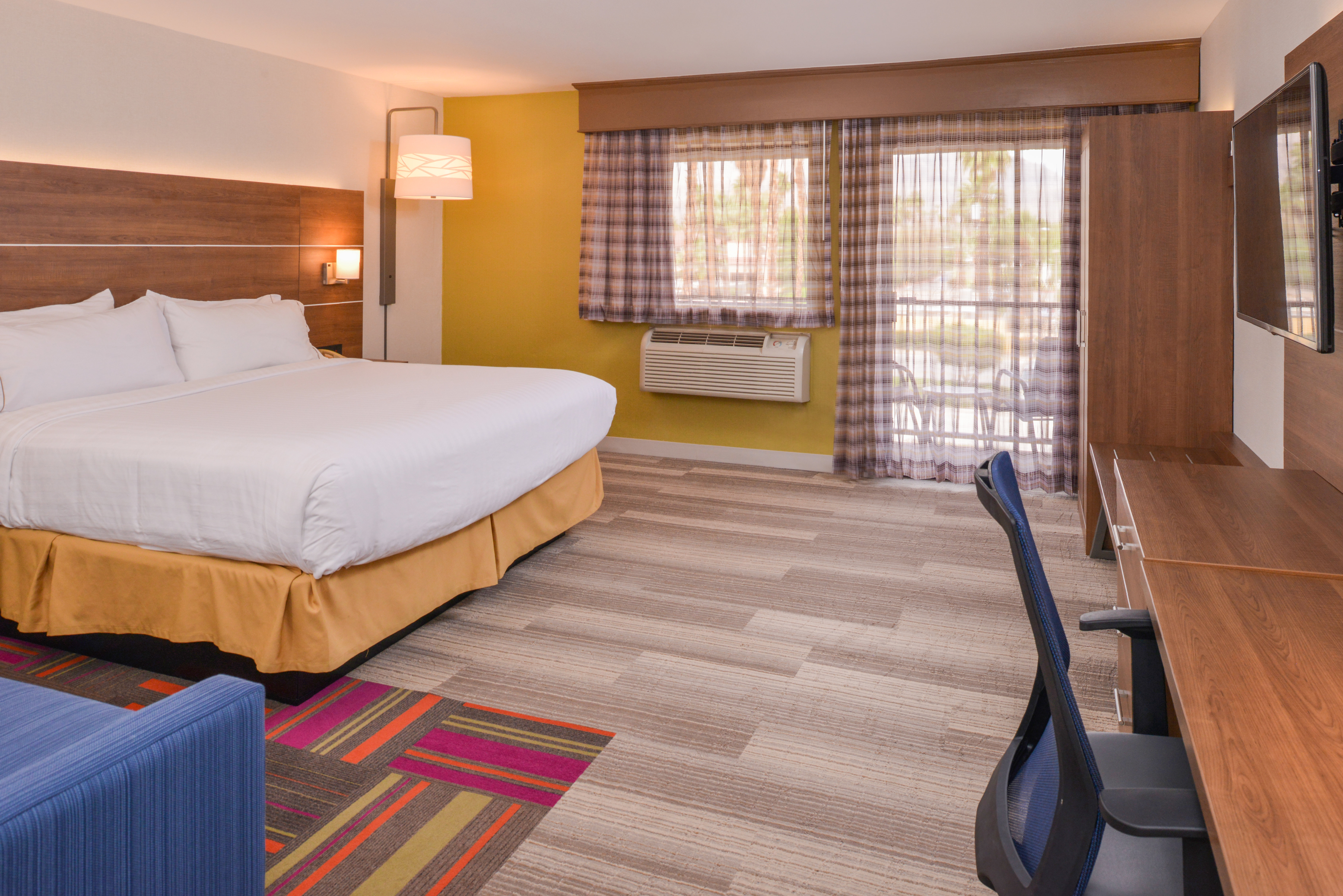 Holiday Inn Express Palm Desert 27/78