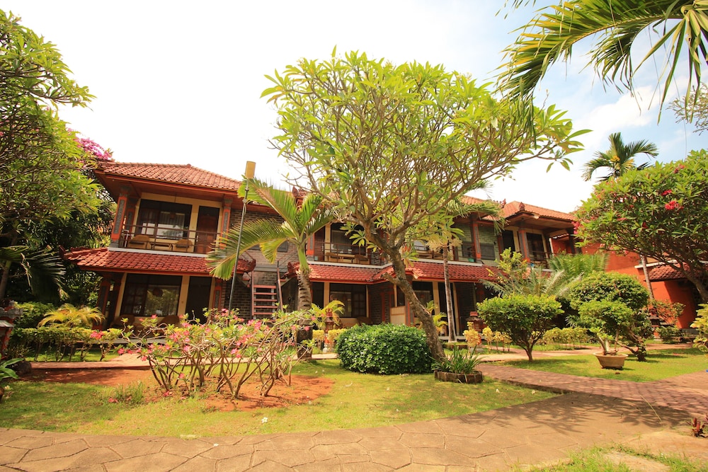 Lovina Beach Hotel 6/65