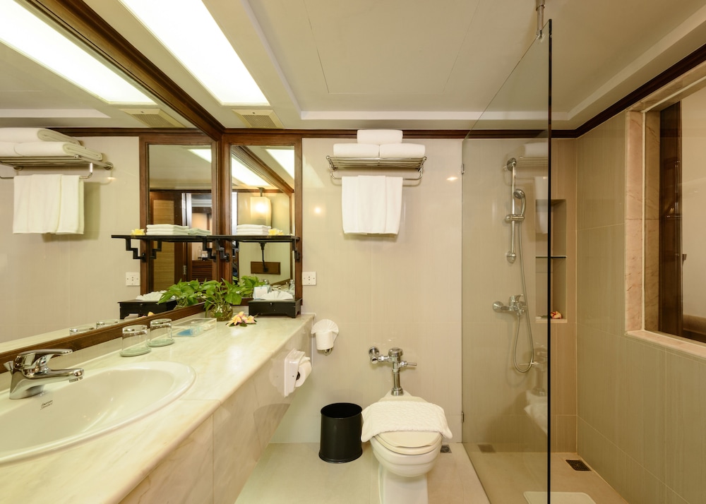 The Regent Cha Am Beach Resort 30/75
