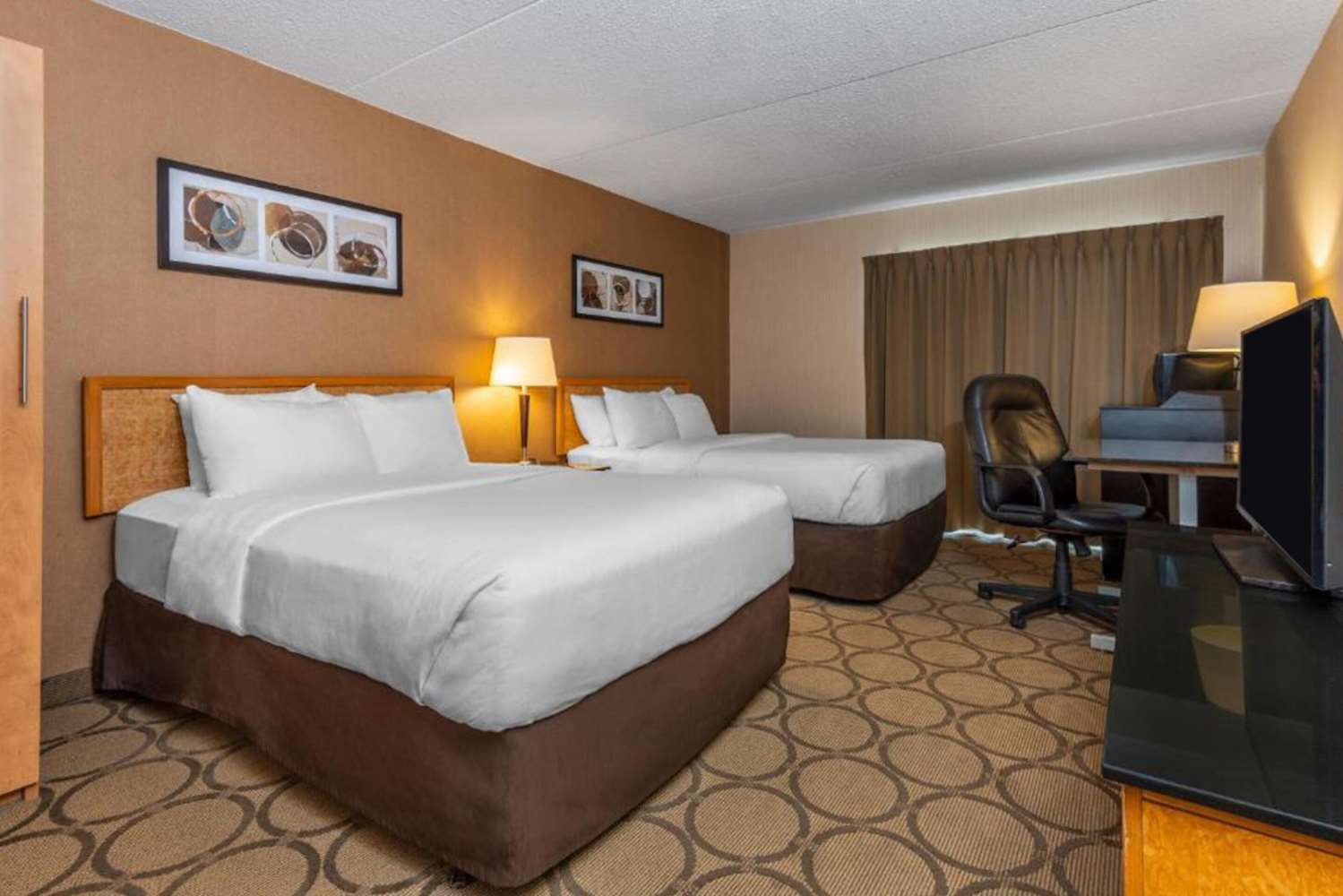 غرفة بسريرين مزدوجين، Comfort Inn Orillia 2/2