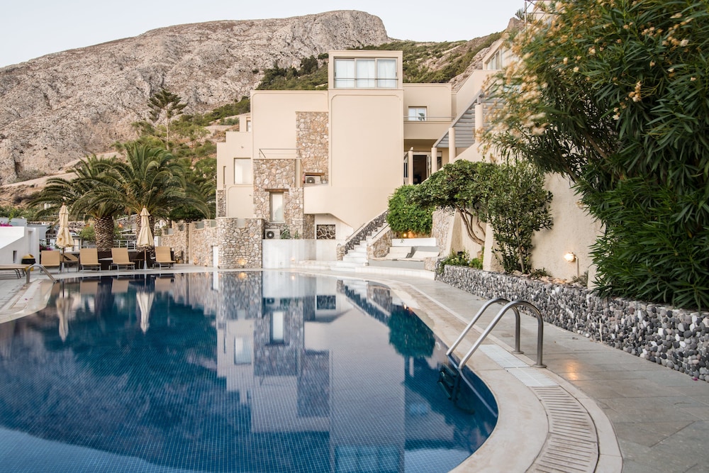 Antinea Suites and Spa in SANTORINI
