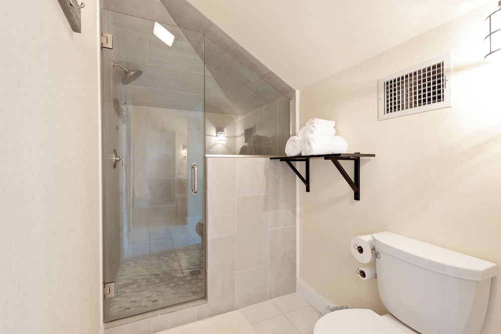 The Plantation House Boutique Inn 48/50
