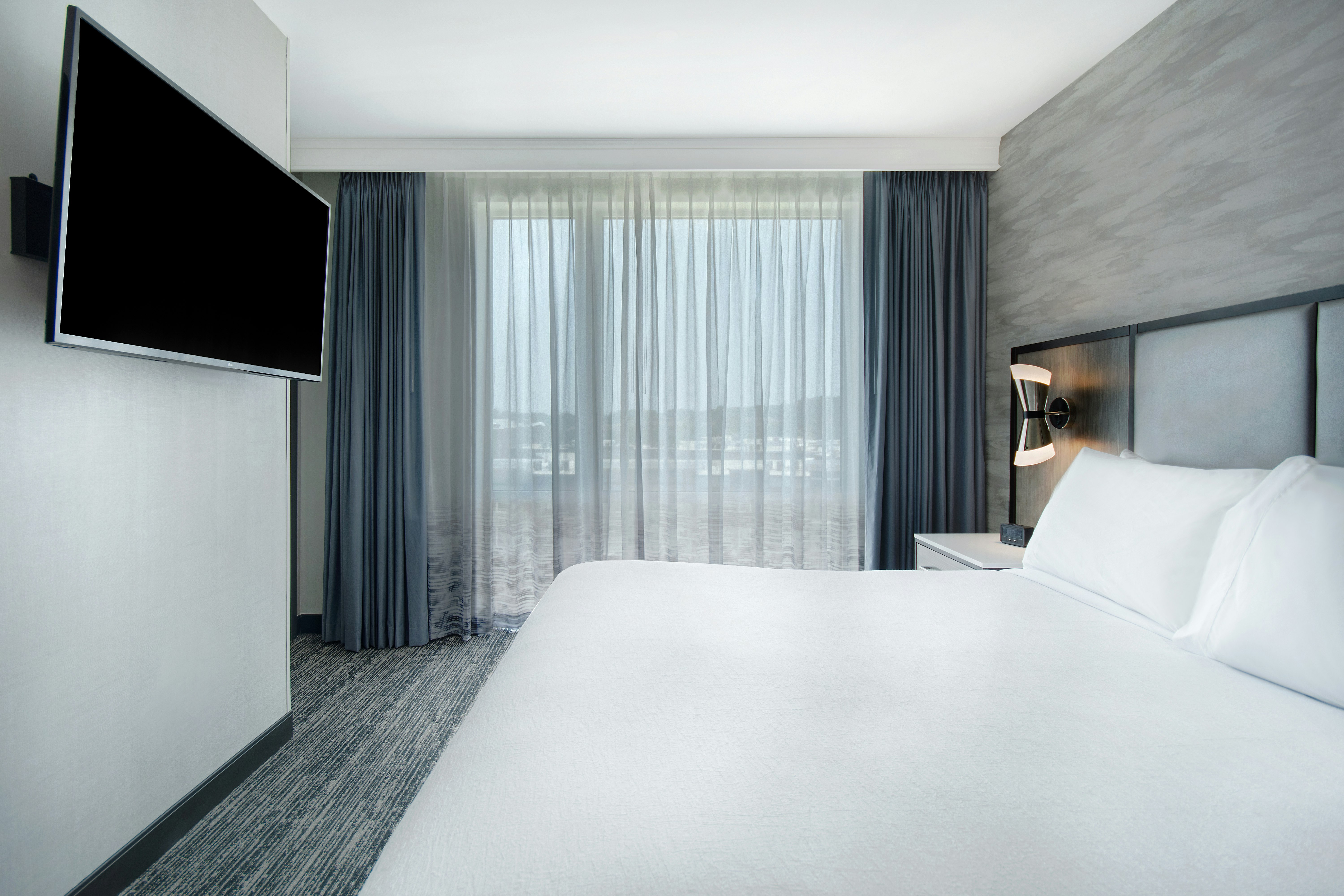 2 ROOMS, SUITE, KING BED