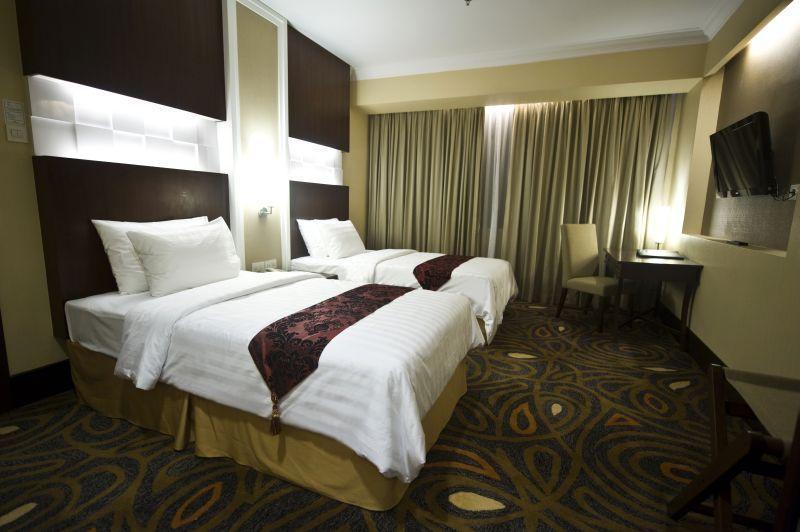 Emerald Garden International Hotel 5/17