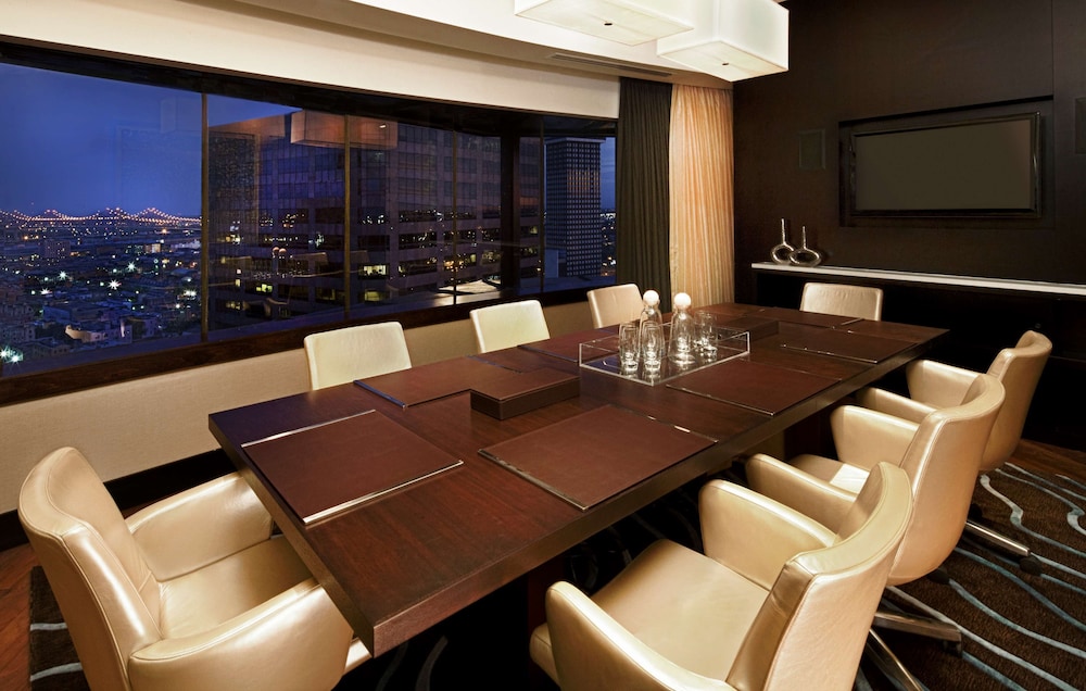 Hyatt Regency New Orleans Hotel 68/69