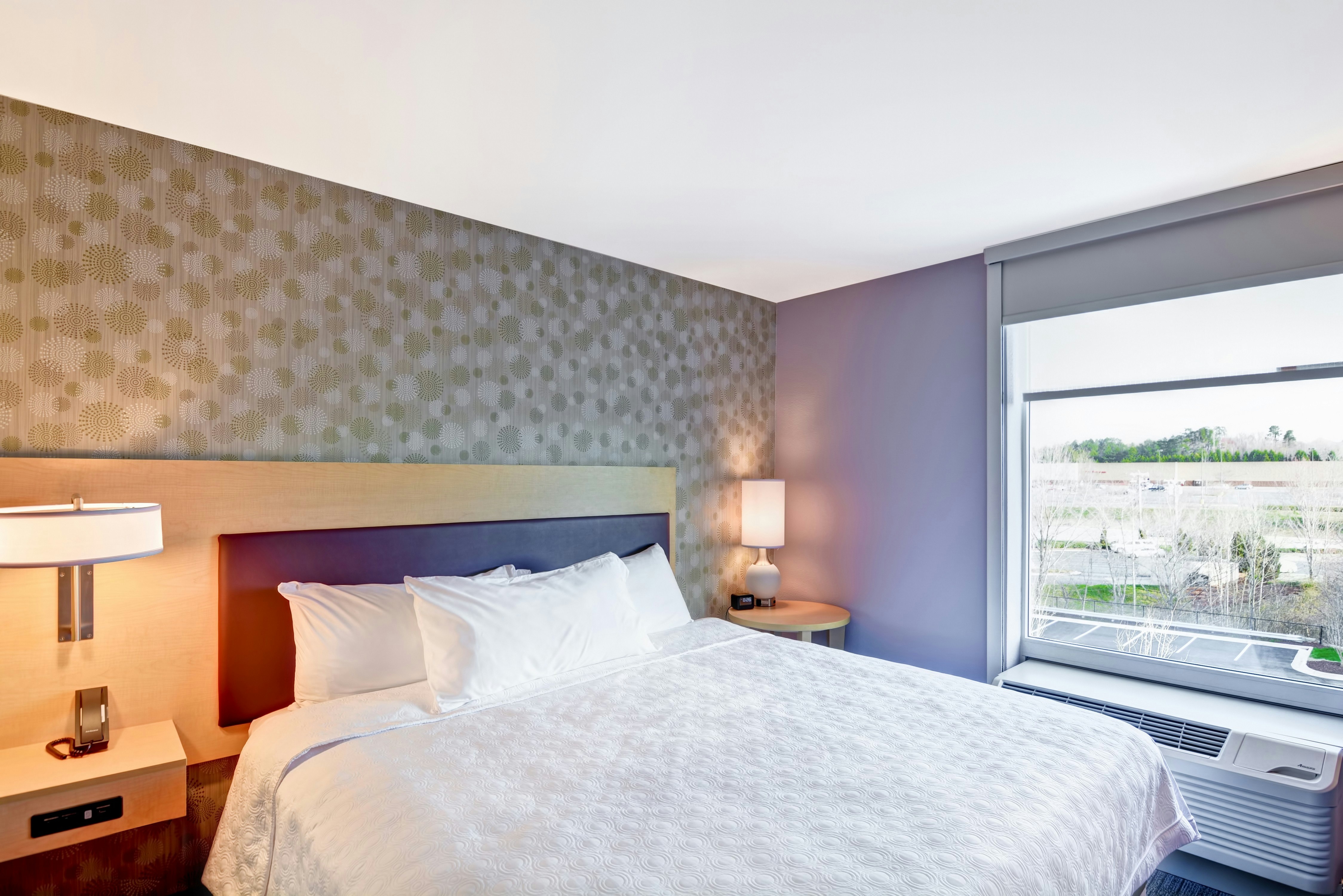 STUDIO, SUITE, KING BED