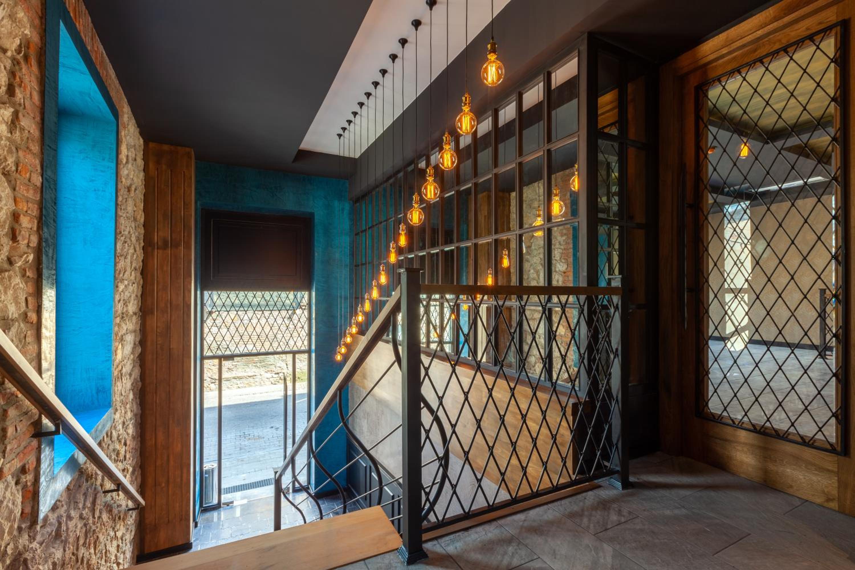 Solomon Hotel 2/51