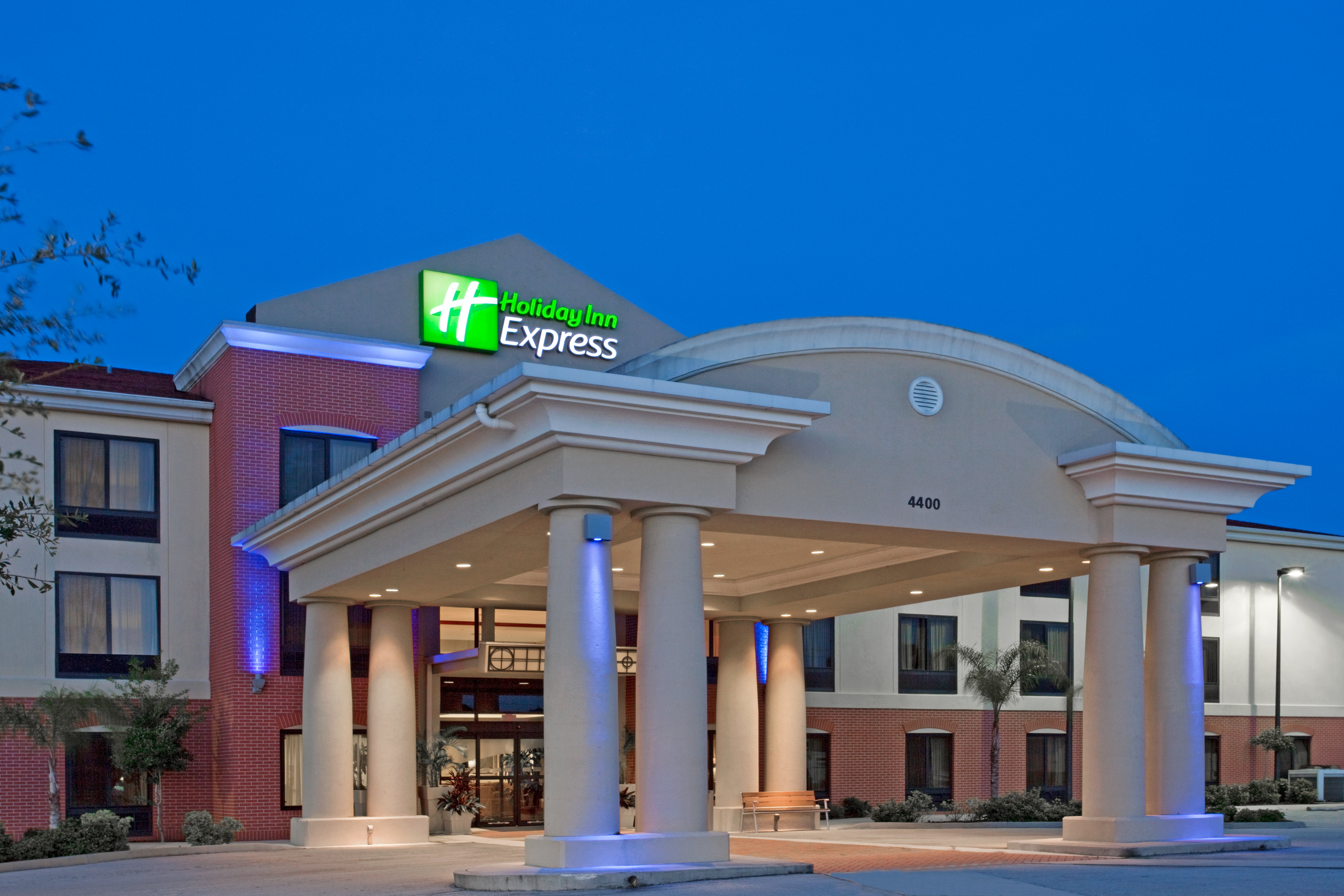 Holiday Inn Express Hotel & Suites Sebring 2/73
