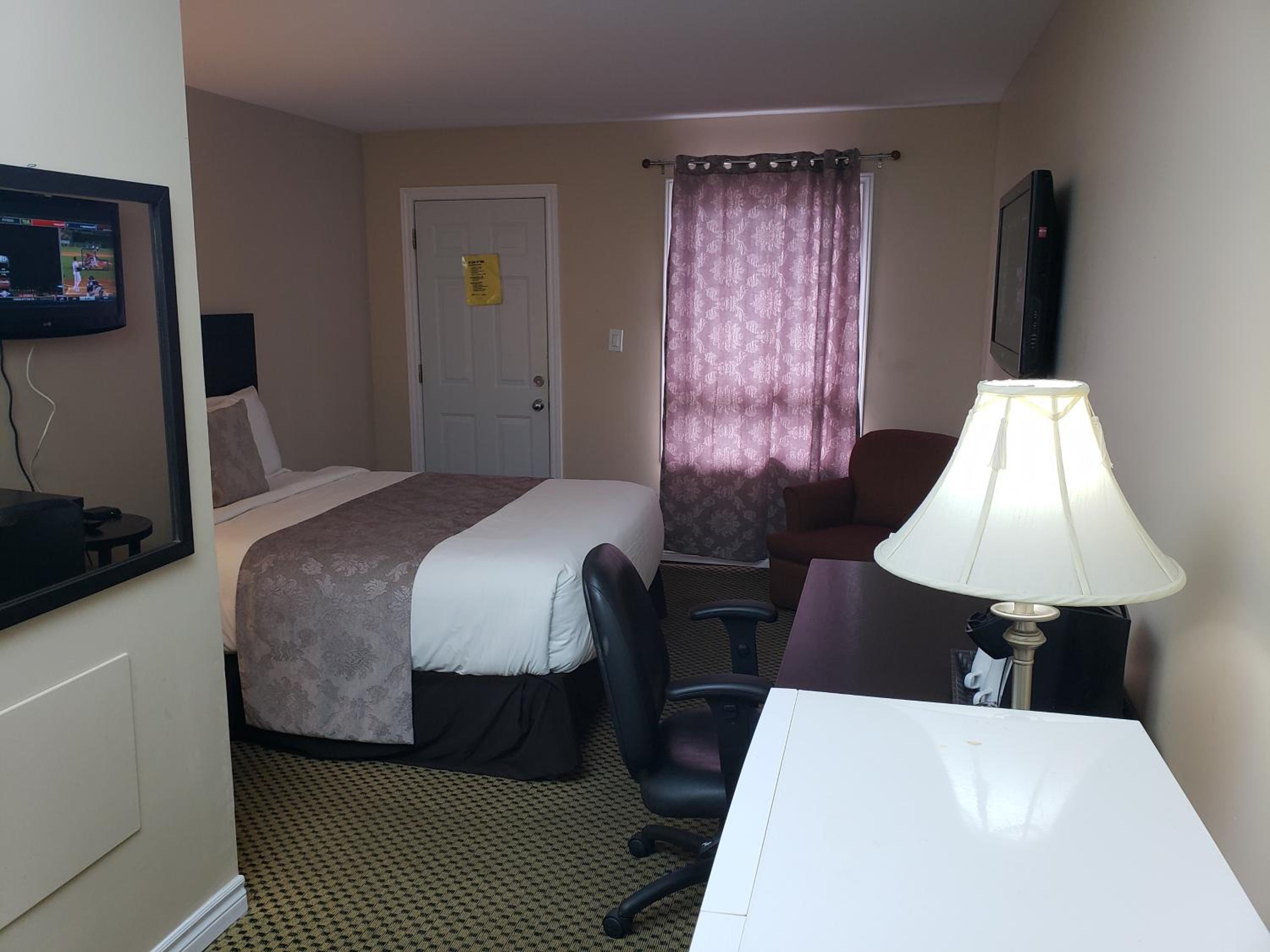 Regency Inn & Suites 21/33