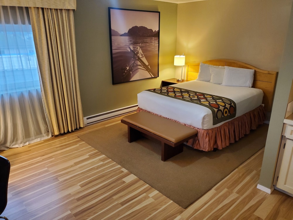 Efficiency, Standard, Queen Bed