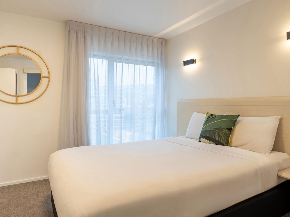2 BEDROOMS, APARTMENT, KITCHEN