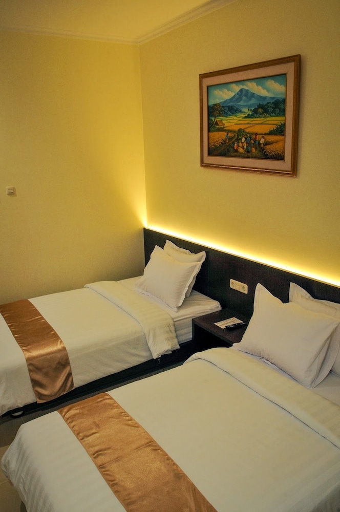 ALQUEBY HOTEL 23/47